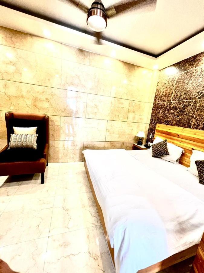Divine Studios Rajouri Garden 新德里 外观 照片