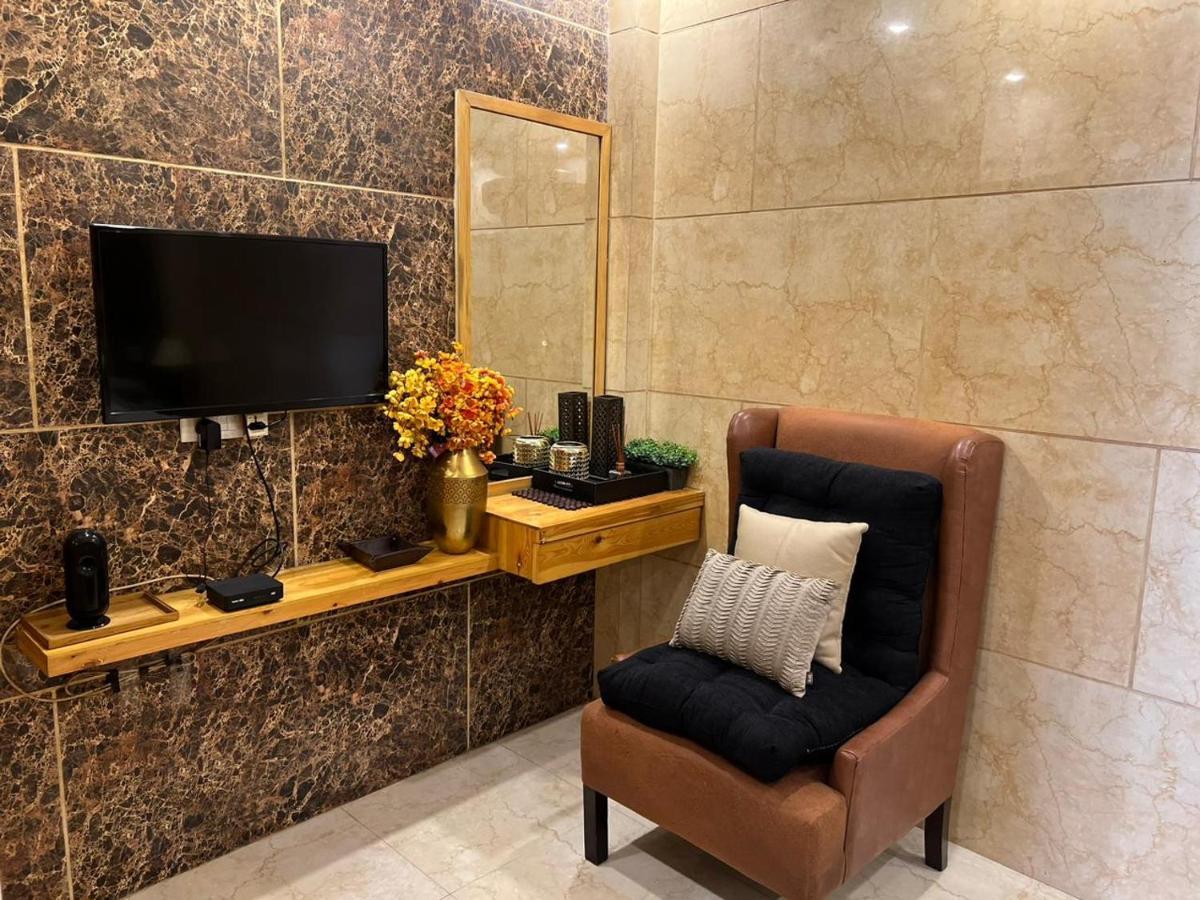 Divine Studios Rajouri Garden 新德里 外观 照片