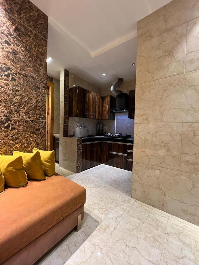 Divine Studios Rajouri Garden 新德里 外观 照片